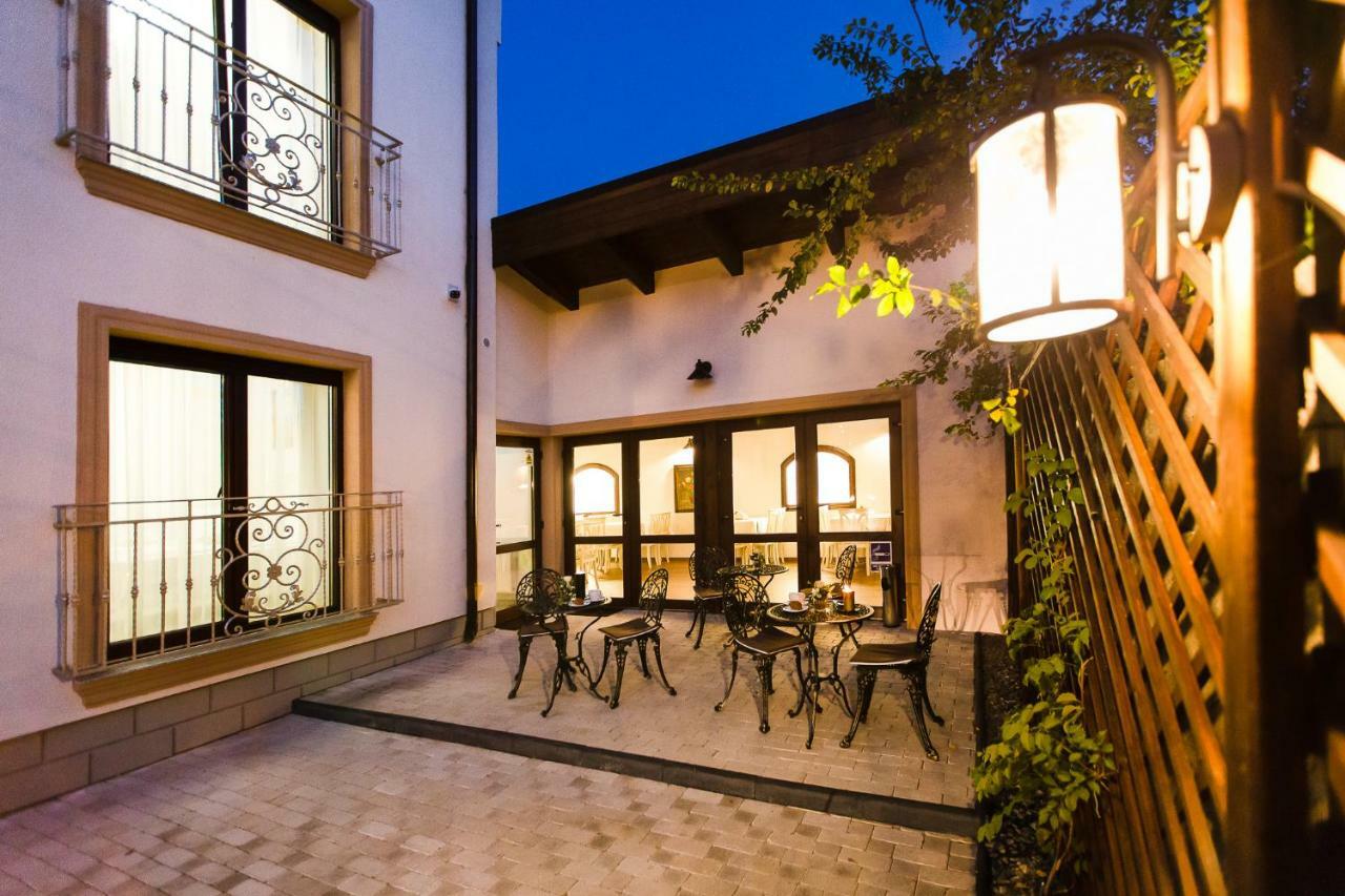 Ave, Alba! Hotel Alba Iulia Exterior foto