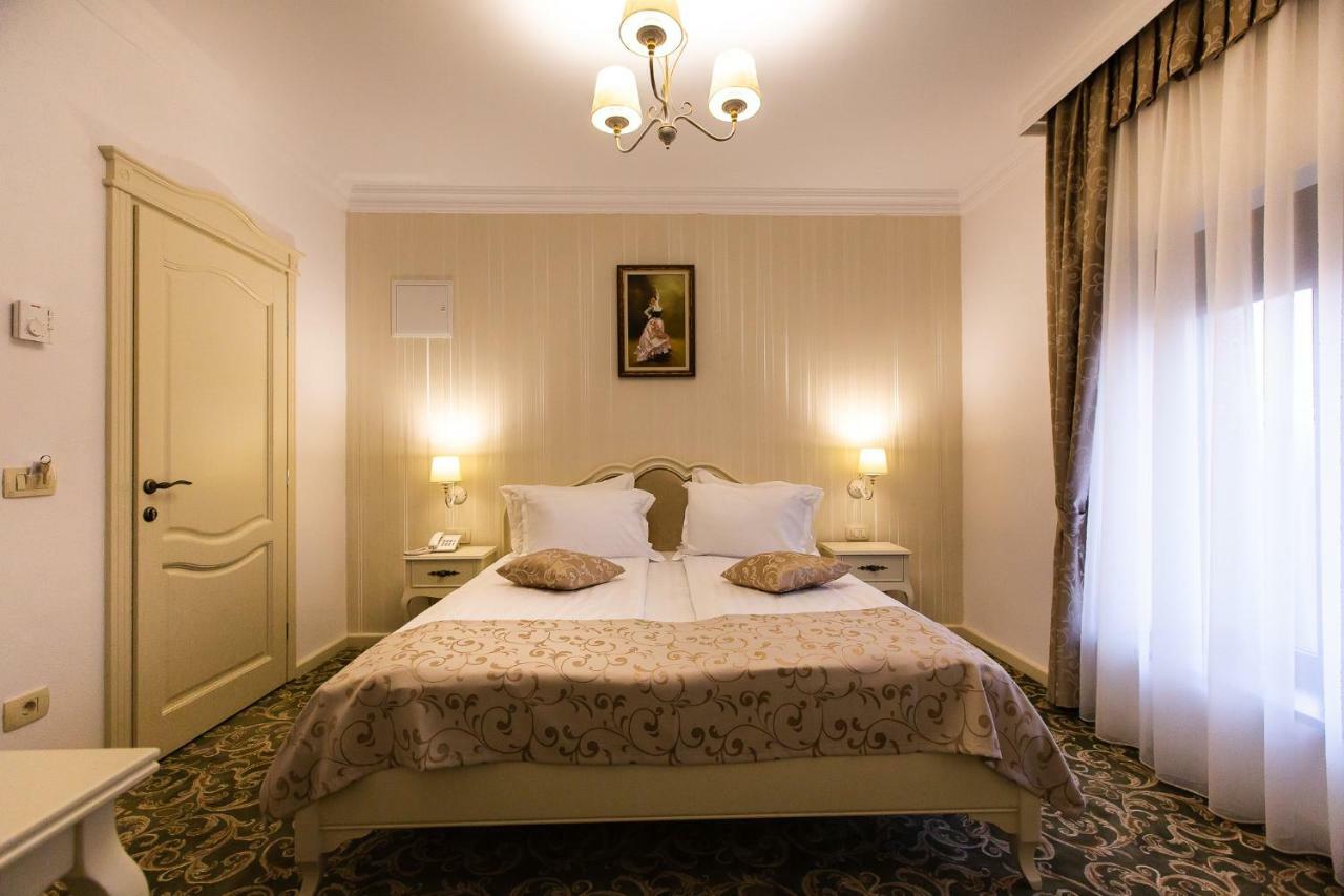 Ave, Alba! Hotel Alba Iulia Exterior foto