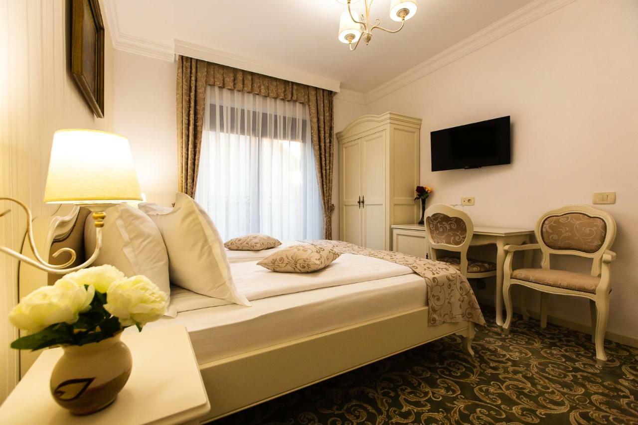 Ave, Alba! Hotel Alba Iulia Exterior foto