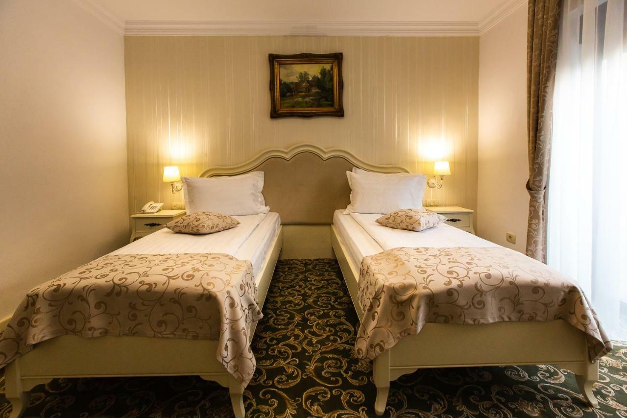 Ave, Alba! Hotel Alba Iulia Exterior foto