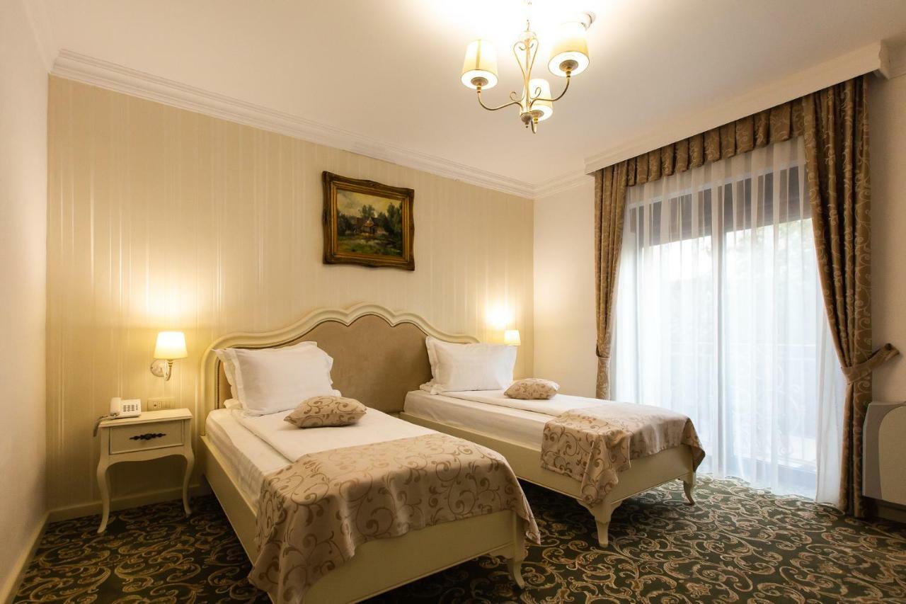 Ave, Alba! Hotel Alba Iulia Exterior foto